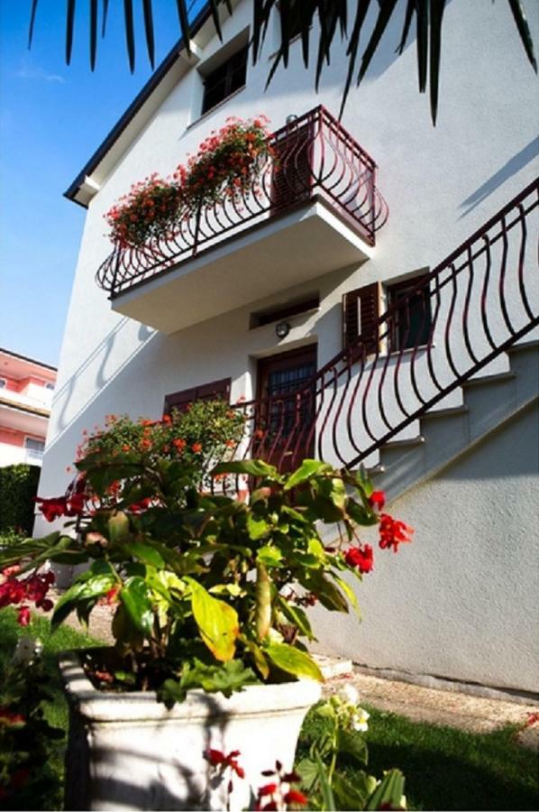 Apartments Si ロヴィニ エクステリア 写真