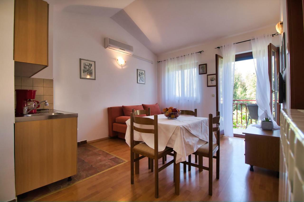Apartments Si ロヴィニ エクステリア 写真