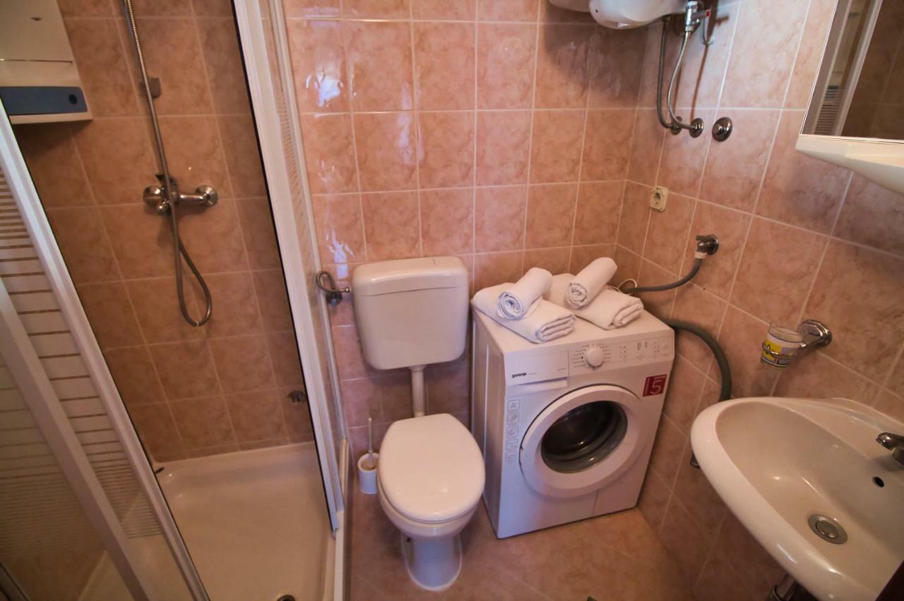 Apartments Si ロヴィニ エクステリア 写真