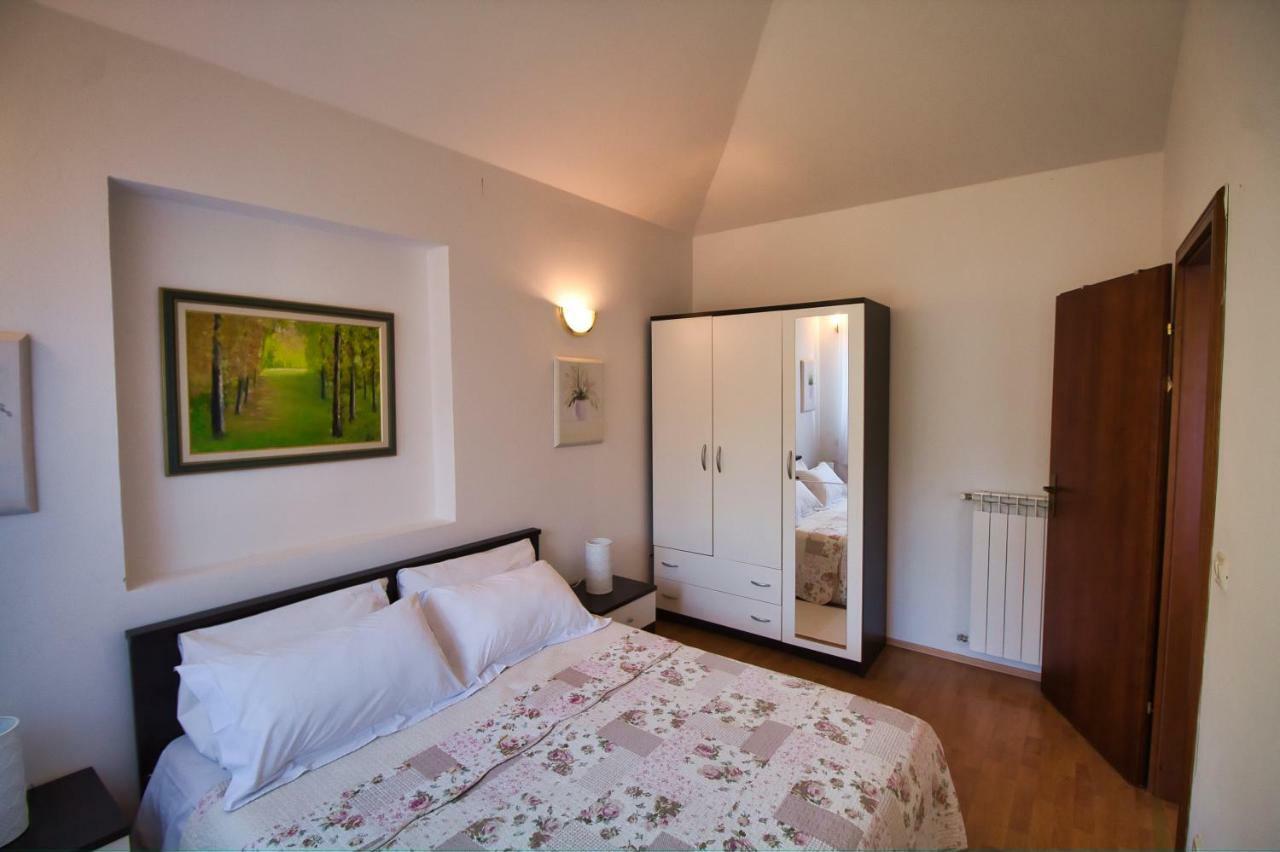 Apartments Si ロヴィニ エクステリア 写真
