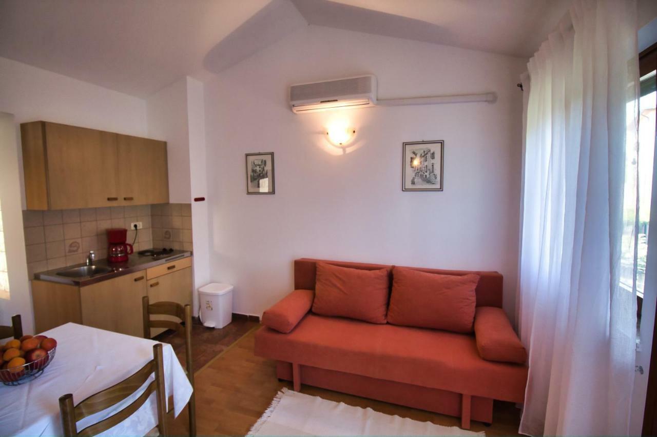 Apartments Si ロヴィニ エクステリア 写真