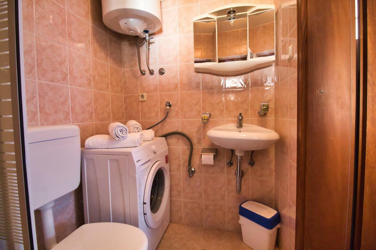 Apartments Si ロヴィニ エクステリア 写真