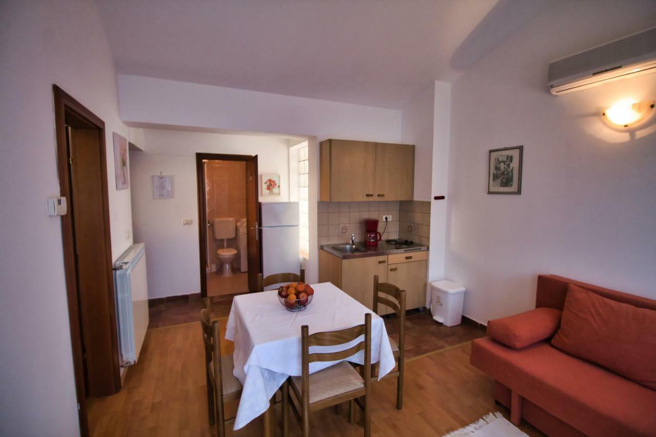 Apartments Si ロヴィニ エクステリア 写真