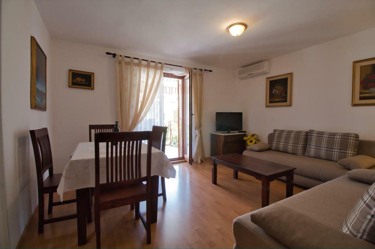 Apartments Si ロヴィニ エクステリア 写真