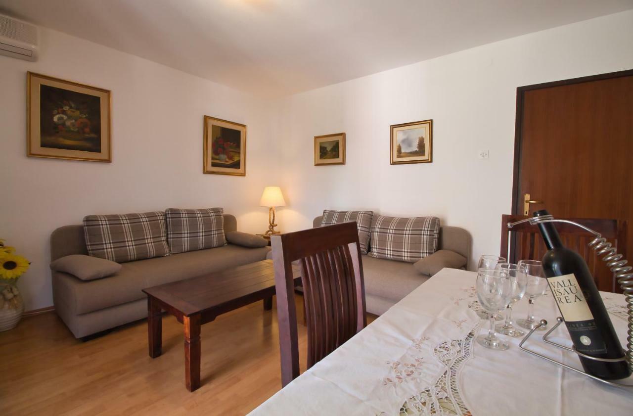 Apartments Si ロヴィニ エクステリア 写真